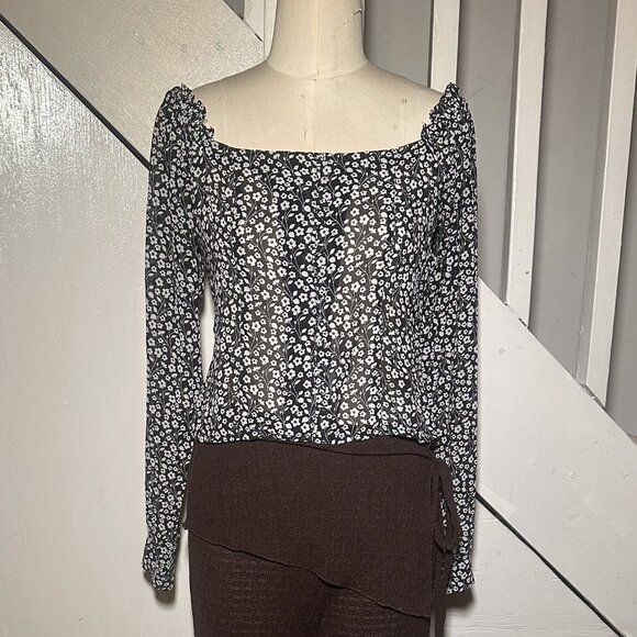 Sisterhood Floral Square-Neck Top • Tagged XL (Fits Like M) - Picture 2 of 4